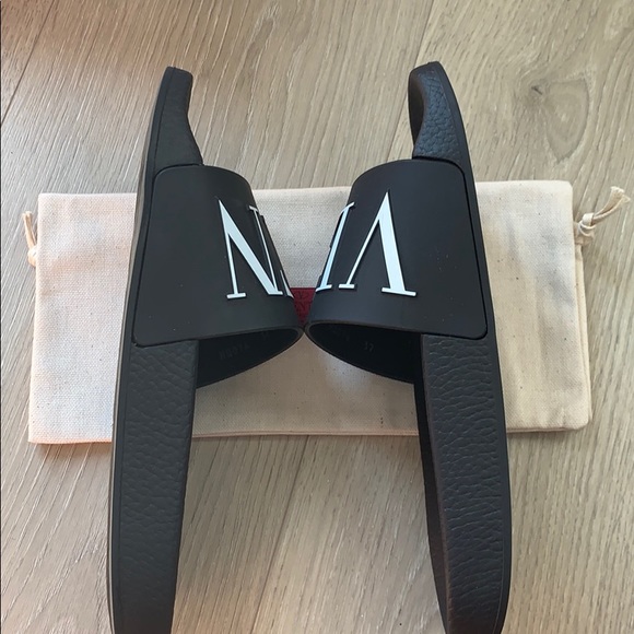 Valentino Slides - Picture 5 of 5